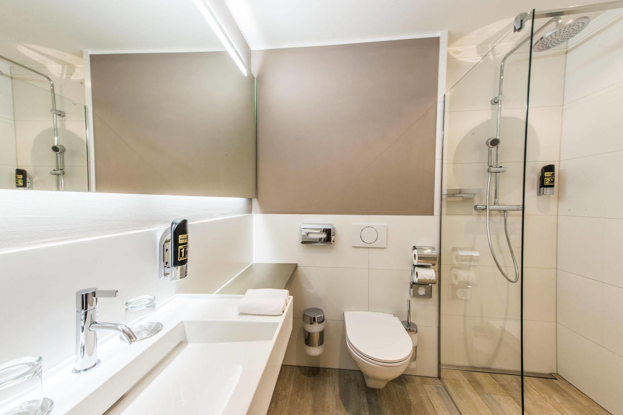 Hotel My Way Zuerich Валлизеллен Экстерьер фото